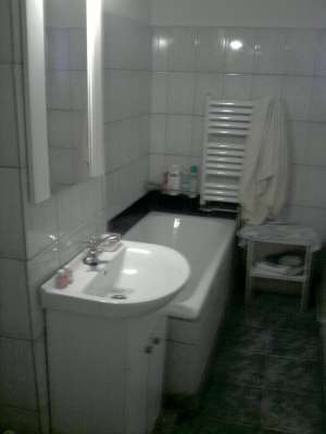 inchiriez 1 camera la apartament de 2 camere 100 EURO