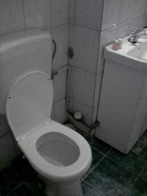 inchiriez 1 camera la apartament de 2 camere 100 EURO