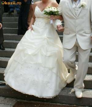 Vand Rochie de Mireasa  +Costum Mire