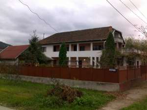 Vand casa noua,   P+1,   8 camere - Sebis