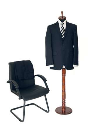 Vand costume de firma la preturi de 500 ron