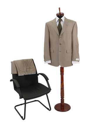 Vand costume de firma la preturi de 500 ron