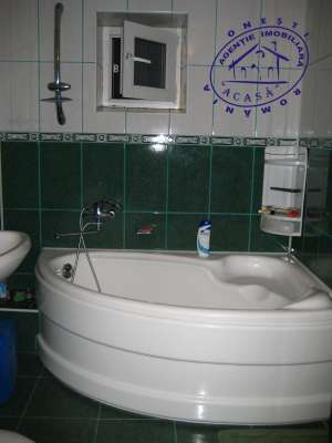 Ap. 3 camere decomandat in Onesti