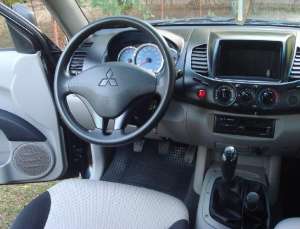 MITSUBISHI L200