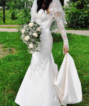 Vand Rochie de mireasa cu pietre Swarowski,  model unicat Agnes Toma,  marimea 38,  40,  42,  cu tre