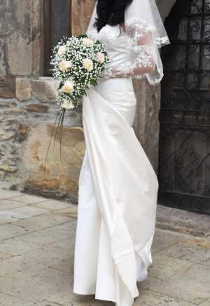 Vand Rochie de mireasa cu pietre Swarowski,  model unicat Agnes Toma,  marimea 38,  40,  42,  cu tre