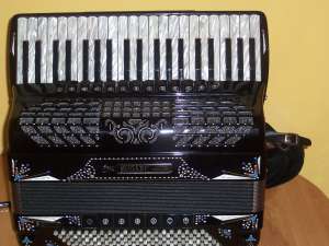 vand acordeon in stare exceptionala BUgari Armando