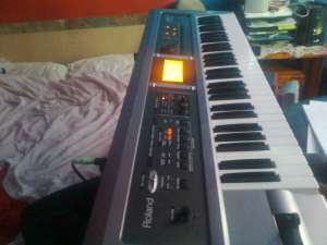 vand roland gw-7 necantata, a fost folista pt studiu.vand cu ritmuri+stativ