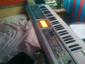 vand roland gw-7 necantata, a fost folista pt studiu.vand cu ritmuri+stativ