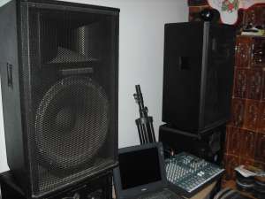 VAND SISTEM AUDIO BOXE EMINENCE 400W + MIXER