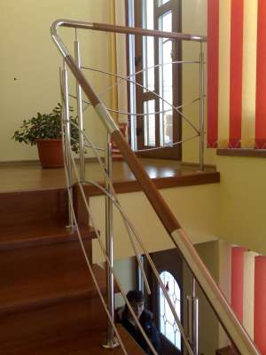 Balustrade inox cu insertie de lemn