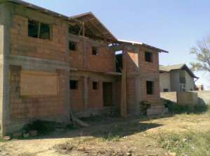 Vila in Duplex Domnesti