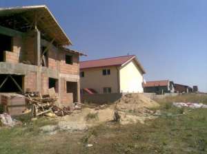 Vila in Duplex Domnesti