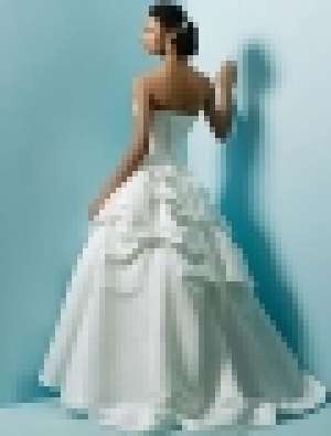 vand rochie de mireasa decosta model 1645 stilist alfred angelo