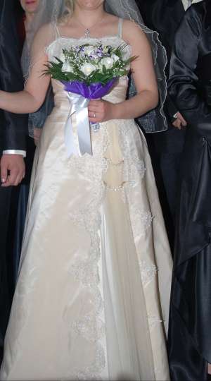 Vand rochie de mireasa!