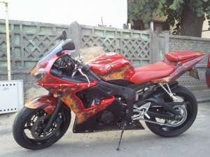 vand yamaha r6 din 2003  super pret urgent 2900 euro neg
