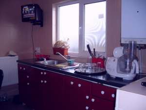 ofer spre inchiriere 2 camere la curte