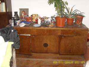 Mobilier de lemn de nuc