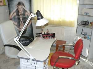 VAND SALON DE INFRUMUSETARE LA CHEIE