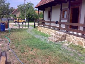 Vand casa renovata in Taut jud Arad 3 camere