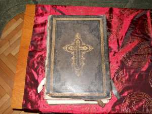 Vand biblie veche in limba latina "MISSALE ROMANUM"