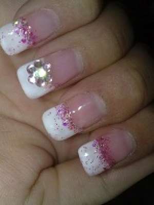 APLIC UNGHII CU GEL