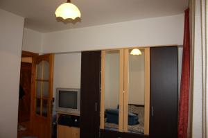 SCHIMB 2 CAMERE CU 3 SAU 4