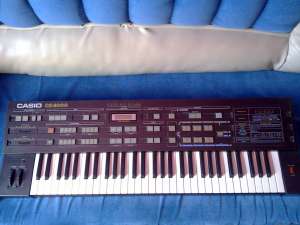 Vand sintetizator Casio cz-3000 in stare perfecta la super pret! (suporta midi)