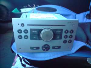 Vand radio cd cu mp3 , pentru modelele opel corsa, vectra c , astra h , zafira, combo