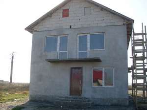 Vand casa cu mansarda in NAVODARI