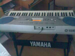 VAND LA PRET DE CRIZA URGENT YAMAHA PSR 275