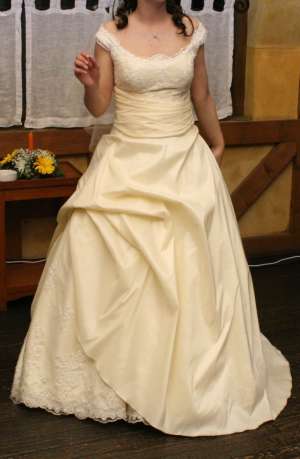 vand rochie de mireasa