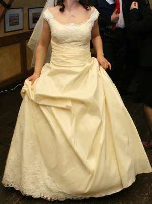 vand rochie de mireasa