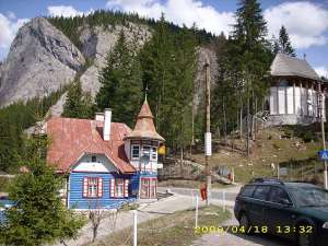 vand vila in statiunea lacu rosu