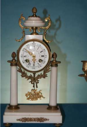 vand set pendula de semineu cu sfesnice
