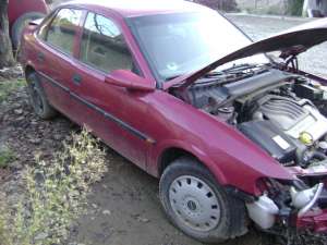 vand opel vectra putin avariat