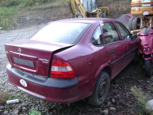 vand opel vectra putin avariat