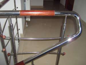 Balustrada din inox cu insertie de lemn