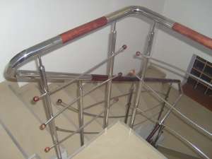 Balustrada din inox cu insertie de lemn