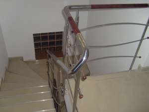 Balustrada din inox cu insertie de lemn