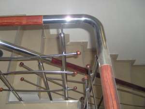 Balustrada din inox cu insertie de lemn