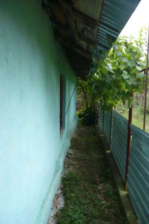 Casa 2 cam,   S totala= 300 mp,   12000 euro.