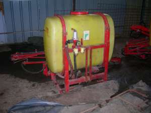 VAND POMPA DE IERBICIDAT DE 300 LITRI