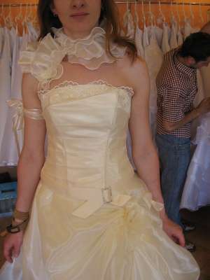 ROCHIE MIREASA MODEL DEOSEBIT