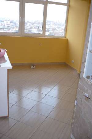 Vand apartament cu 2 camere,  complet mobilat si utilat.