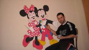 Desene pe perete, picturi cu diferite personaje si peisaje din orice desen animat