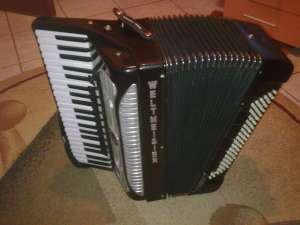 Vand acordeon supita impecabil,   URGENT