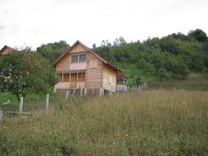 vanzare teren si cabana