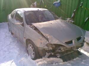 renault megane coupe avariat