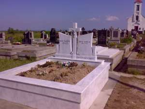 monumente funerare
